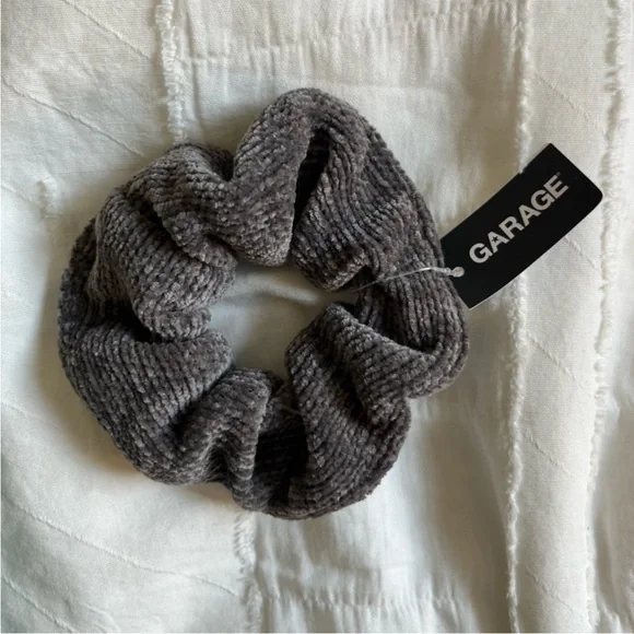 4pcs Knit Scrunchie Set! - Picture 2 of 7